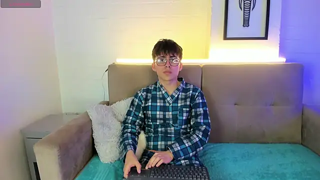 Snapshot of PepperTwink chatting on February 26, 12:58 pm PepperTwink online show from February 26, 12:58 pm