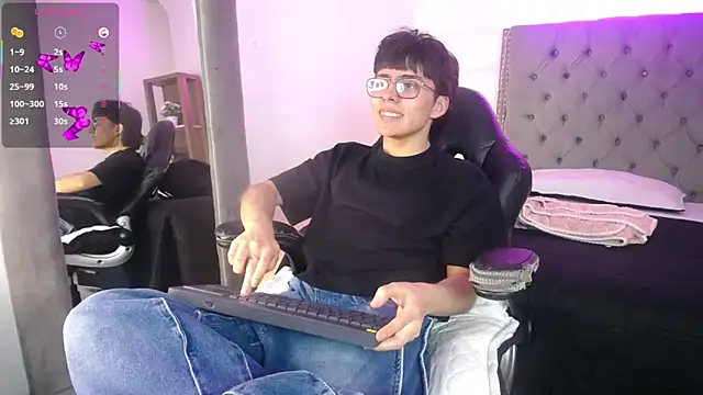 Snapshot of PepperTwink chatting on September 8, 4:06 pm PepperTwink online show from September 8, 4:06 pm