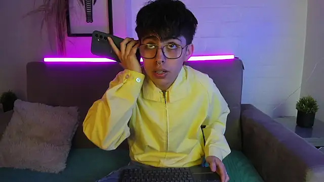 Snapshot of PepperTwink chatting on March 10, 1:00 pm PepperTwink online show from March 10, 1:00 pm