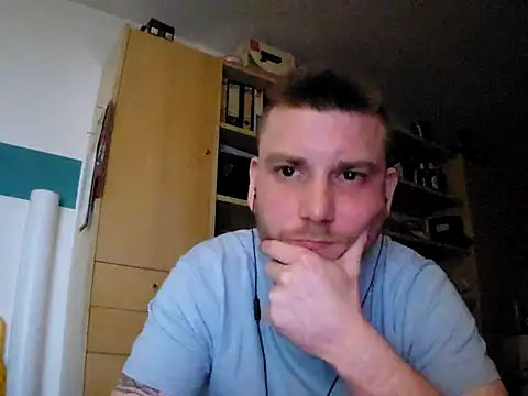 Foxtrott 242 online show from November 23, 1:49 am