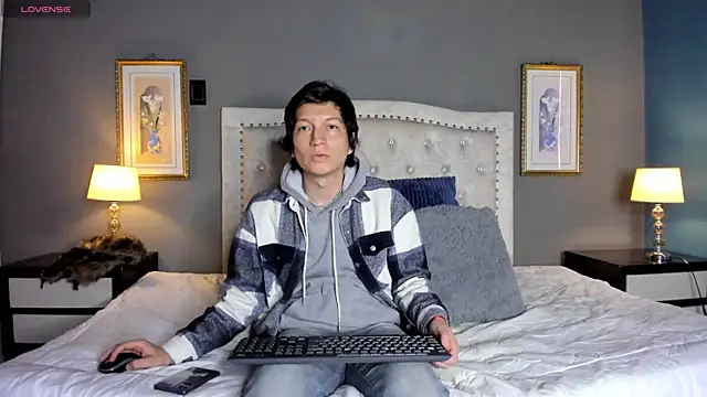 Snapshot of Golden-Boyy chatting on February 8, 12:28 pm Golden-Boyy online show from February 8, 12:28 pm