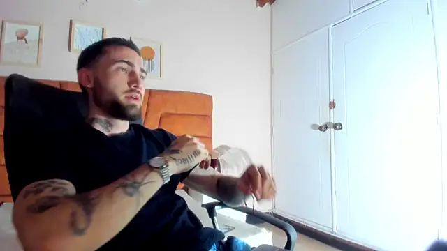 Snapshot of Luke_davis01 chatting on March 5, 1:28 pm Luke davis01 online show from March 5, 1:28 pm