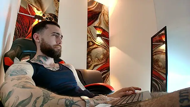 Luke davis01 online show from April 14, 1:22 pm