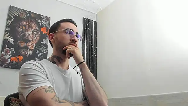 Snapshot of Luke_davis01 chatting on February 19, 1:28 pm Luke davis01 online show from February 19, 1:28 pm