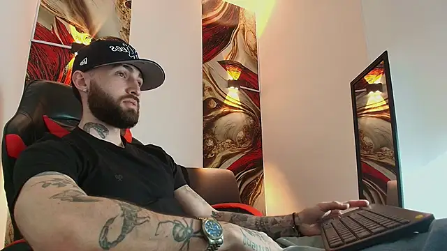 Snapshot of Luke_davis01 chatting on October 16, 1:30 pm Luke davis01 online show from October 16, 1:30 pm