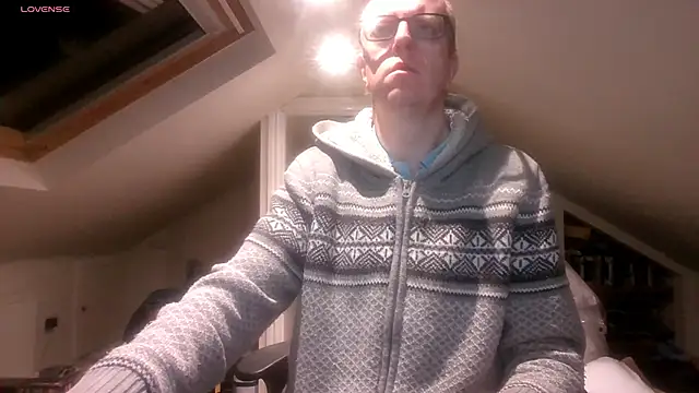 AdmiredThirty online show from April 10, 9:00 pm