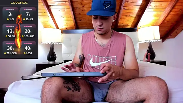 Snapshot of Sebastian_Berne chatting on October 11, 7:51 pm Sebastian Berne online show from October 11, 7:51 pm