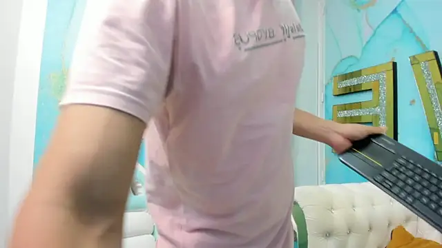 Snapshot of Andy_dior18 chatting on February 28, 2:09 am Andy dior18 online show from February 28, 2:09 am