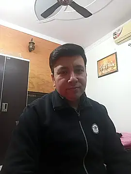 innocentboy1987 online show from January 12, 5:00 am