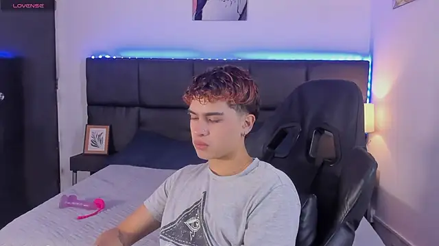 Aiiden 15 online show from October 23, 1:03 pm