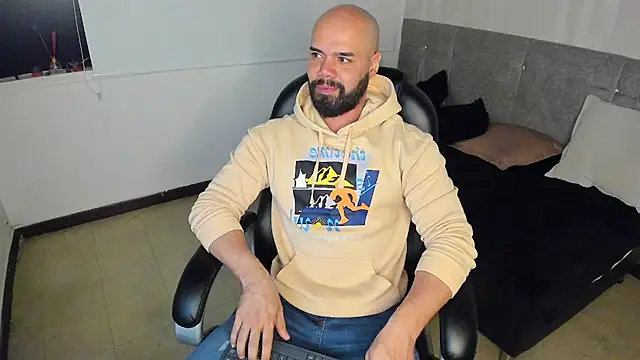 Snapshot of Luke_Diaz7 chatting on October 18, 4:39 am Luke Diaz7 online show from October 18, 4:39 am