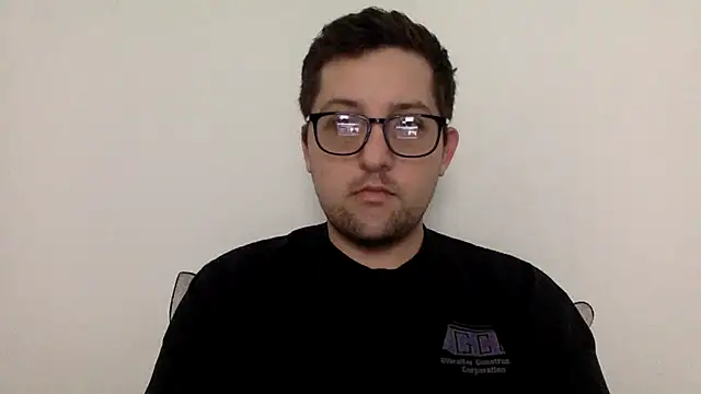 Snapshot of Milflover96 chatting on February 14, 6:19 pm Milflover96 online show from February 14, 6:19 pm