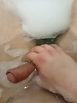 flo000031 online show from April 4, 10:23 am