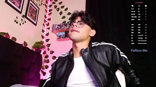 Snapshot of isaac-saenz chatting on February 24, 9:52 pm isaac-saenz online show from February 24, 9:52 pm