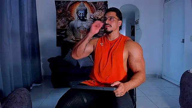 Snapshot of Valentino_Dosantos_ chatting on September 16, 8:53 pm Valentino Dosantos online show from September 16, 8:53 pm
