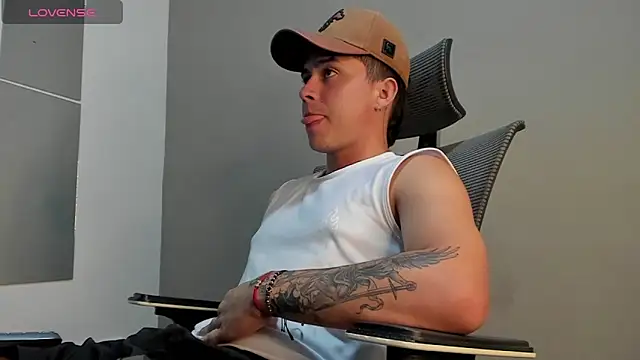 mattiwsmorris  online show from December 2, 10:13 pm