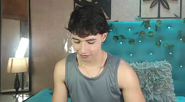 Snapshot of LiamAndrewzz chatting on February 20, 7:19 pm LiamAndrewzz online show from February 20, 7:19 pm