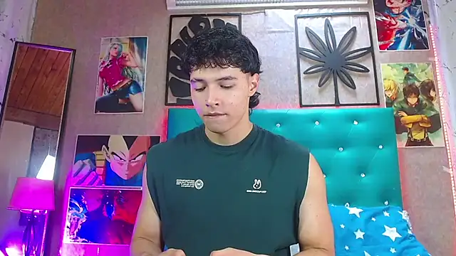 Snapshot of LiamAndrewzz chatting on October 16, 6:27 pm LiamAndrewzz online show from October 16, 6:27 pm
