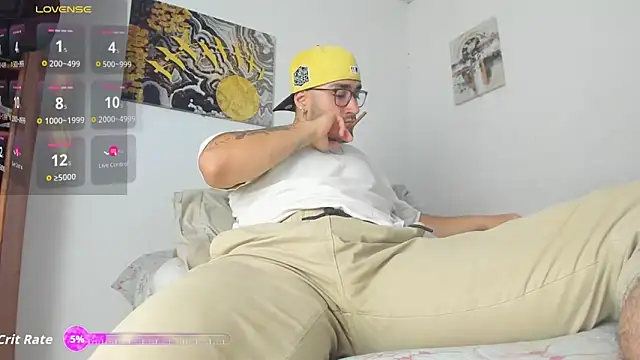 Snapshot of jeyco_santino chatting on October 3, 1:10 am jeyco santino online show from October 3, 1:10 am