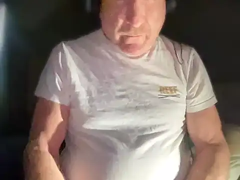 DominantDong online show from April 28, 2:33 pm