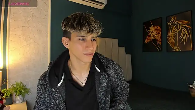 Allex Cano online show from March 8, 3:26 am