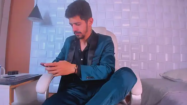 Snapshot of AlejandroStormm chatting on February 26, 8:52 pm AlejandroStormm online show from February 26, 8:52 pm