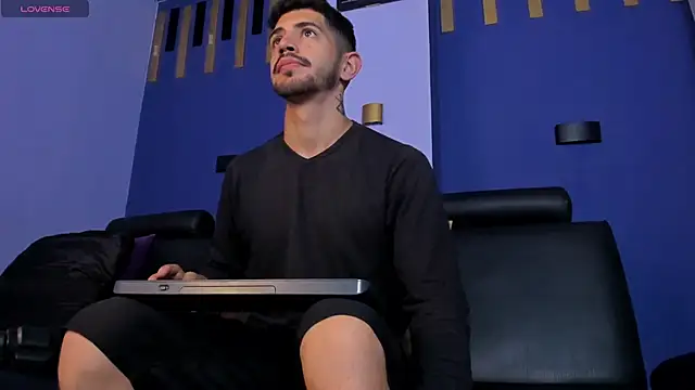 Snapshot of AlejandroStormm chatting on October 6, 9:41 pm AlejandroStormm online show from October 6, 9:41 pm