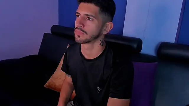 Snapshot of AlejandroStormm chatting on October 3, 9:20 pm AlejandroStormm online show from October 3, 9:20 pm