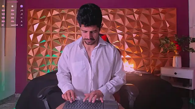 Snapshot of AlejandroStormm chatting on February 25, 7:58 pm AlejandroStormm online show from February 25, 7:58 pm