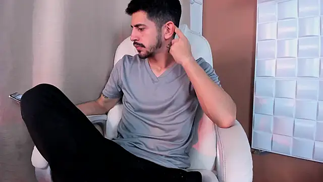 Snapshot of AlejandroStormm chatting on October 15, 9:22 pm AlejandroStormm online show from October 15, 9:22 pm