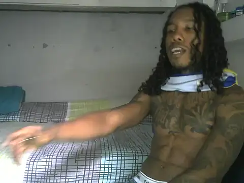 Snapshot of LaurentBrown chatting on October 29, 6:11 pm LaurentBrown online show from October 29, 6:11 pm