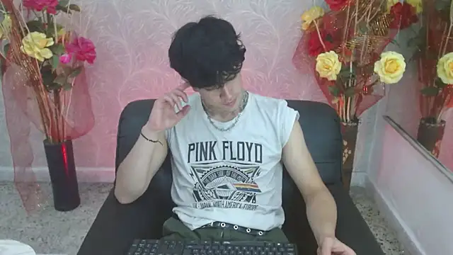 Snapshot of star_boyxx chatting on October 17, 9:41 pm star boyxx online show from October 17, 9:41 pm