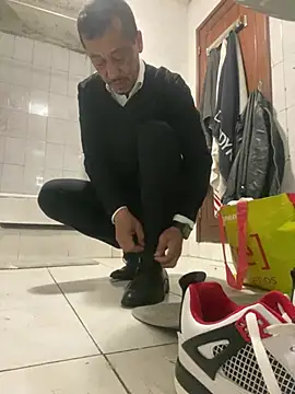 rogerdik76 online show from February 27, 6:25 am