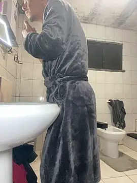 rogerdik76 online show from April 23, 9:39 pm