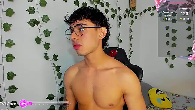 Snapshot of Noah_milleer chatting on October 16, 3:53 pm Noah milleer online show from October 16, 3:53 pm