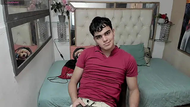 Snapshot of heiker_ chatting on September 17, 2:29 pm heiker online show from September 17, 2:29 pm