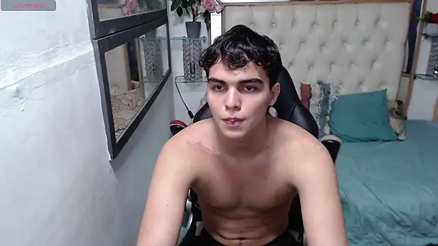 Snapshot of heiker_ chatting on September 19, 8:30 pm heiker online show from September 19, 8:30 pm