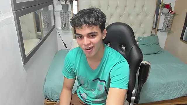 Snapshot of heiker_ chatting on September 24, 2:44 am heiker online show from September 24, 2:44 am