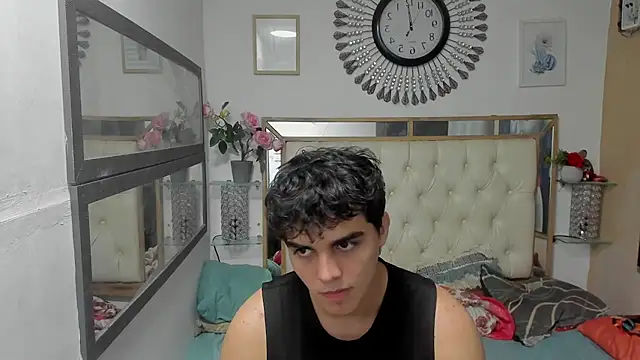 Snapshot of heiker_ chatting on October 19, 3:44 am heiker online show from October 19, 3:44 am