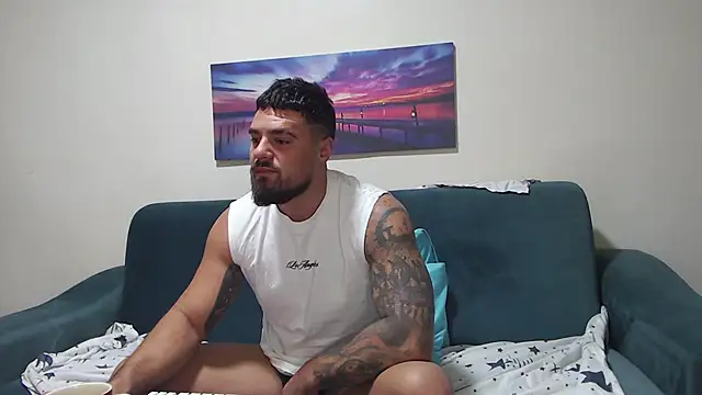 Snapshot of Tiberius_hunk chatting on October 6, 5:01 am Tiberius hunk online show from October 6, 5:01 am