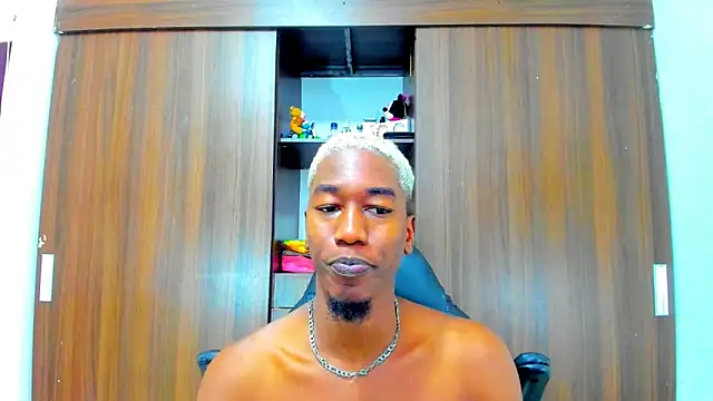 Snapshot of Dreamastercum_ chatting on October 2, 7:51 pm Dreamastercum online show from October 2, 7:51 pm
