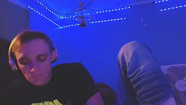 Ilovepussy1911 online show from April 12, 11:44 am