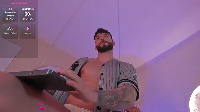 OLIVER COLT online show from March 10, 3:56 am