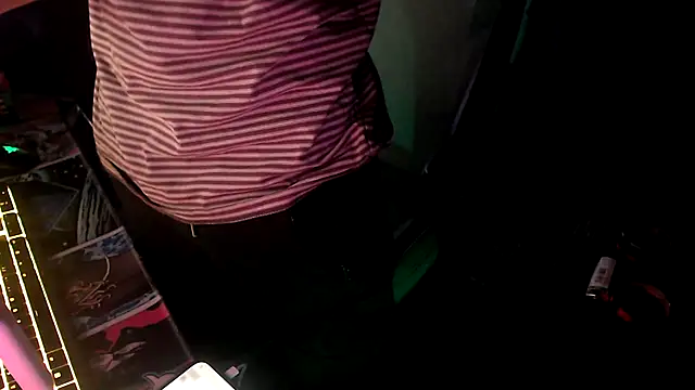 Snapshot of twink69Finger chatting on October 10, 1:49 pm twink69Finger online show from October 10, 1:49 pm