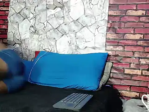 BladeFoxxx1 online show from April 21, 5:02 am