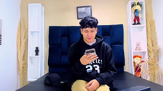 Snapshot of Jhojan_twink chatting on October 2, 12:31 pm Jhojan twink online show from October 2, 12:31 pm