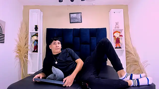Snapshot of Jhojan_twink chatting on October 9, 12:32 pm Jhojan twink online show from October 9, 12:32 pm