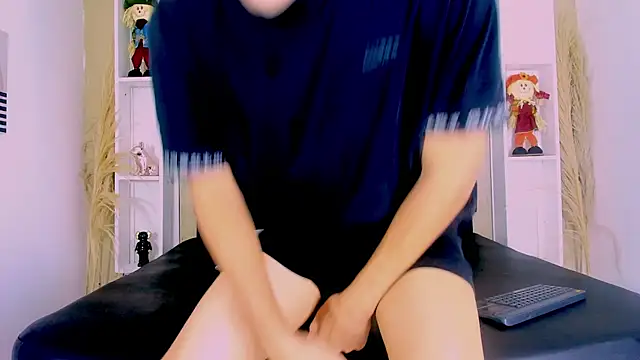 Snapshot of Jhojan_twink chatting on October 10, 12:43 pm Jhojan twink online show from October 10, 12:43 pm