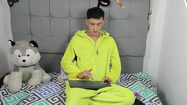 jeims hotboy online show from December 16, 1:34 am