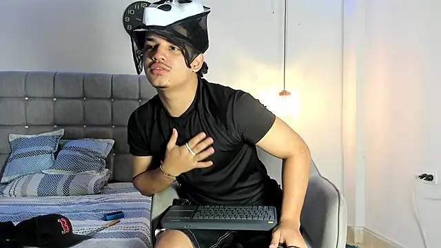 Snapshot of samxx_muscle chatting on October 17, 3:38 pm samxx muscle online show from October 17, 3:38 pm